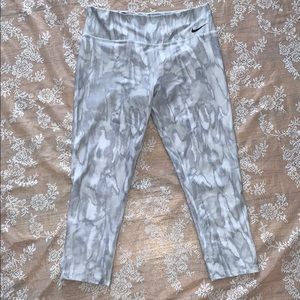 🏋🏼‍♀️Nike workout capris, mid calf length🏋🏼‍♀️